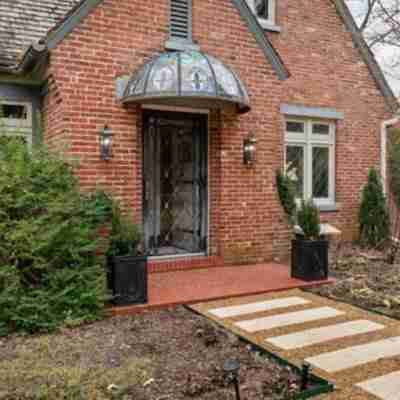 Stunning 3 bed, 3 bath house [sleeps 8] in Midtown, 2min drive to Rhodes College Hotel Exterior