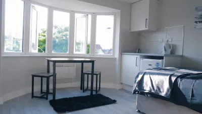 1 Bed Studio Hotels near Kenton