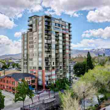 Charming Riverwalk Retreat – Spacious Downtown Condo Others