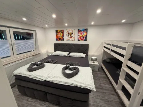 "Merys Home" only 7 minutes away from Legoland excellent location