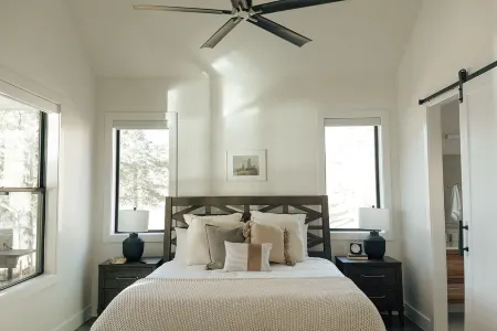 Barefoot Bay HideawayA Spacious Lakefront home on Lake Bob Sandlin