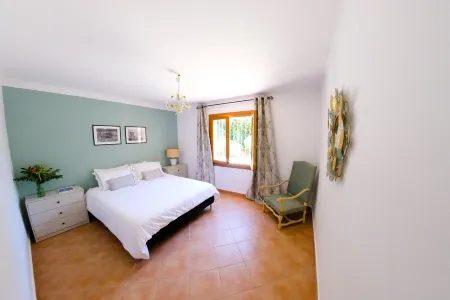 Villa 300m2 with sea view. Sleeps 16. Near St Tropez, Ramatuelle and beaches