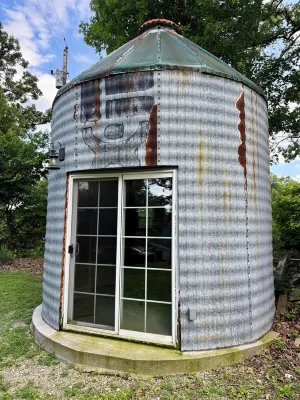 Fisherman’s Paradise at The Lake. Charming 2 bedroom house by the lake in Warsaw Hotel di Tom Township