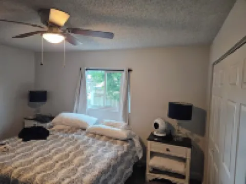 Charming 2-bedroom house in pleasant Saint James City with AC, WiFi, Boat Dock