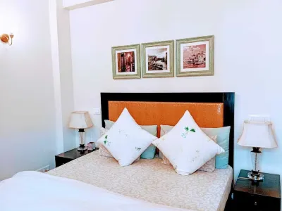 Premium 3-bedroom apartment with Air purifiers, AC, WiFi in Green Park Delhi Hotels in Hauz Khas