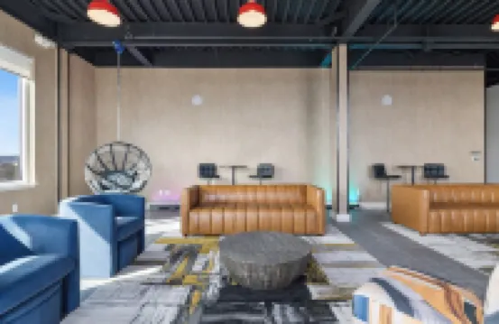 2BR, King Bd, Free Prkn, Gym, NYC View, 8min Train