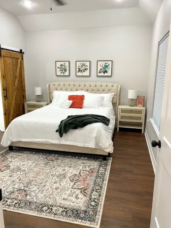 New 3-bedroom 2-bath house in Lufkin Отели в г. Лафкин