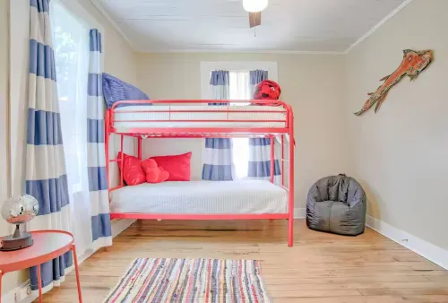 Robinson Bayou's Blue Door Cottage