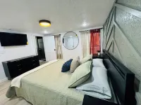 BEAUTIFUL 5-bedroom2.5 bath home in DOWNTOWN!  Minutes from shops & restaurants.