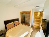 Bouznika Escape: Vue Océan, Bassin Privé, Plage, Surf, Piscine, Randonnée & Vélo Hotels in Benslimane