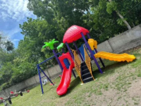 Minutes away with famous beaches and Cave.