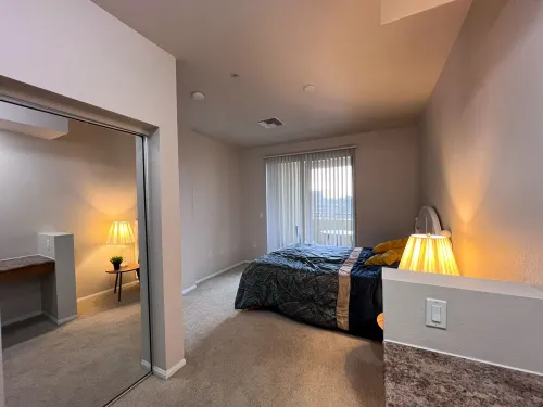 Woodland Hills 2 Bedroom City Views Close to Los Angeles