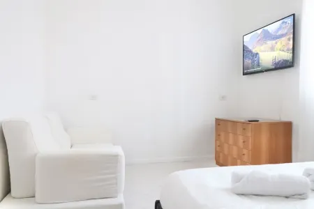 Adorable house just minutes from Central Milan. Отели в г. Саронно