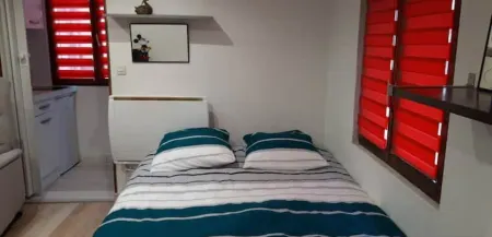 Self-contained studio in the heart of the Yvelines Отели рядом со станцией Houdan