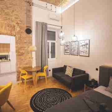 Charming 1-bedroom apartment with AC and WiFi in Budapest Rooms