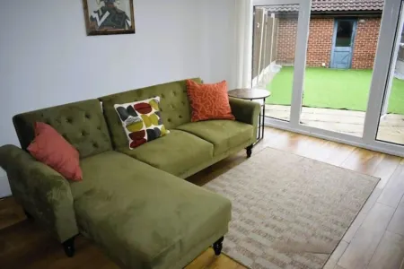 Luxury Home in Dartford Отели в г. Стон