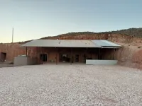 Lot 1002 Underground Home Hotels near Tom’s Opal Mine (Tom’s Working Opal Mine)