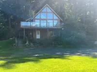 Beach front    newly renovated 4 bed house quiet safe beach Family Friendly Hotels in Quadra Island
