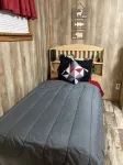 Charming 2-bedroom cabin uwith WiFi, AC in amazing McCarr