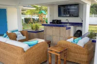 The Heart Villa in Samaan Grove your paradise with a unique heart-shaped pool. Hotel a Canaan