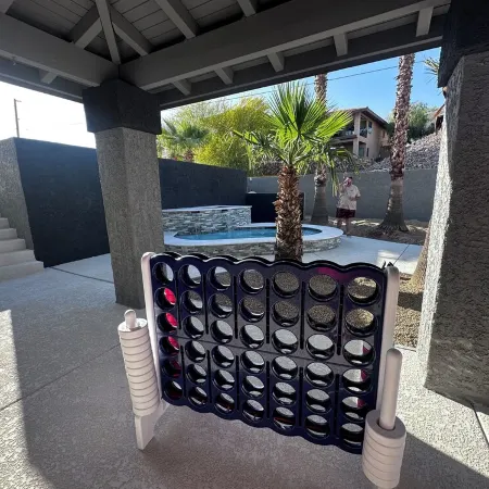 Spacious 5-bedroom house with WiFi, New Pool and Hot Tub, tons of parking