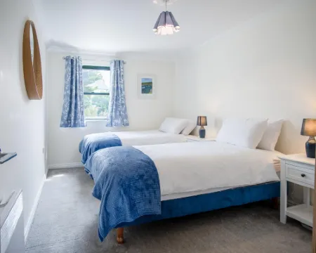 St Bride's Bay View - 3 Bedroom - Broad Haven Hotels in The Havens