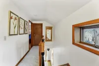 Sun Filled Lenox Retreat - Minutes to Tanglewood!