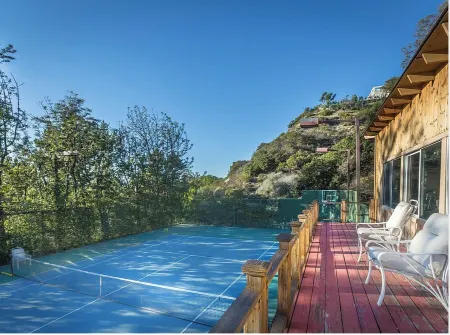 BH (Trousdale) Estate 4BD/5BA, Pool, Spa, Tennis/ basketball Court, Gym & More Отели в г. Беверли-Хиллз