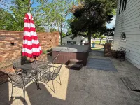 Charming, historic, 4-bedroom lake house w/Hot tub just steps away from lake! Hotels in Kuttawa