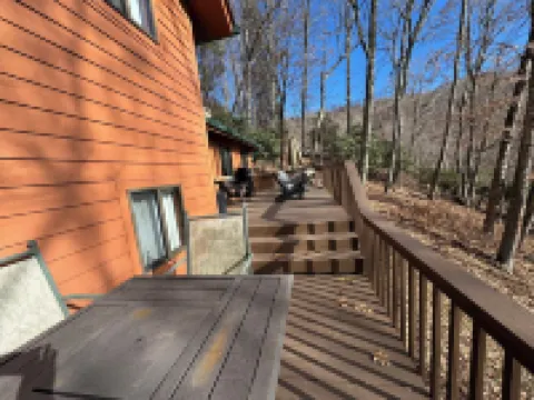 Serene Mountain Retreat on Wolf Laurel Golf Course – Views of Hatley Pointe Ski