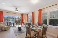 ★Remodeled tropical delight townhome★private plunge pool close to fun activities