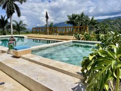 Casa de Campo muy Cerca a Medellin con Piscina y Jacuzzy