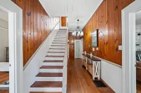 Historic 6 Bedroom Luxury Home Walking Distance to Downtown Jasper! Hotels in Jasper