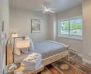 Dogs OK! Prime Homebase Location Near Downtown & River/Trails Blocks Away