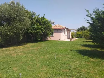 Charming 1-bedroom villa in serene Shkoder with WiFi, AC and Garden view. Hotels in 