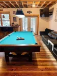 Charming Log Cabin in Lake George