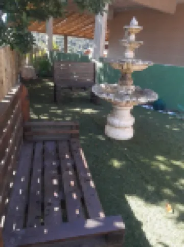 Country House with Pool, Sports Court, and Jacuzzi; Pets Allowed.