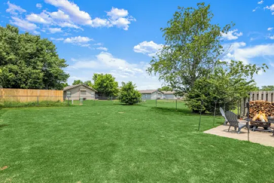 Near Razorback Stadium & Attractions, Firepit