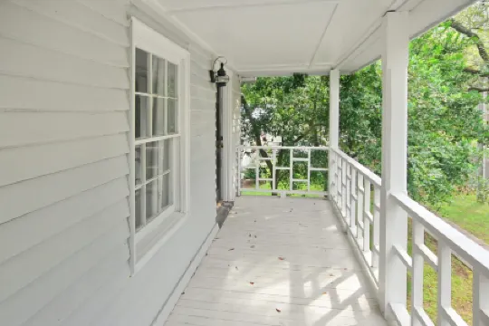 Charming 2-bedroom house in delightful Georgetown with AC, WiFi