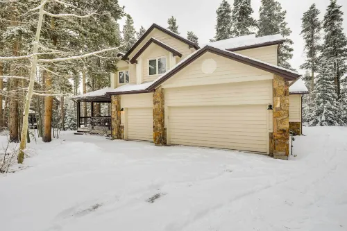 Hot Tub and Ski Shuttle Forested Breckenridge Home! - Spa