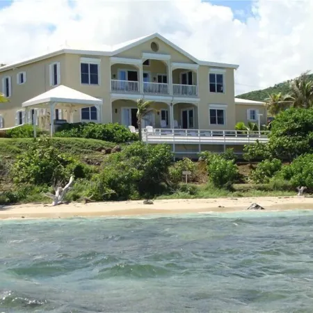 OCEANFRONT LUXURY VILLA, 4900sf, 4br, 4bth, billiards and Gym