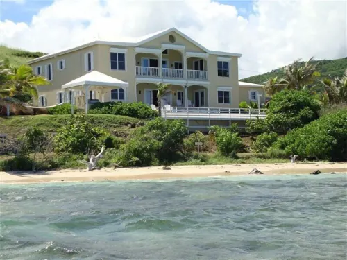OCEANFRONT LUXURY VILLA, 4900sf, 4br, 4bth, billiards and Gym Hotels in Northcentral