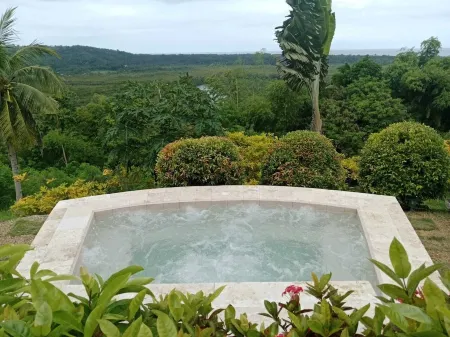 A Tranquil Tropical Retreat, Private with Personal Staff Отели в г. Лоей