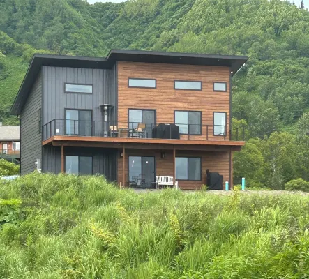 East End Swell - NEW- DOWNSTAIRS Retreat with Ocean, Mountain & Glacier Views