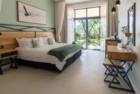 Waterfalls Lodge Отели в г. Хуэндж