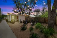 The Grove E with Hot Tub & King Bed - 2 Blks to Main