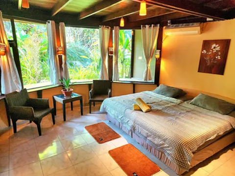 รูปภาพของฮอลิเดย์ โฮม คึกคัก