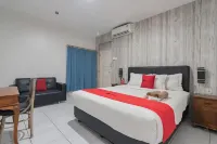 RedDoorz at Arwiga Hotel Near RS Hasan Sadikin Bandung - parking