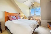 Beautifully renovated 2 bedroom condo in Stratton VT - walk to Village/Lifts!