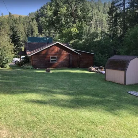 Cozy Cabin located in the heart of the Black Hills, but close to Deadwood & Lead